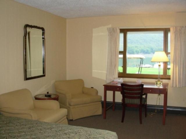 Red Carpet Inn On The Lake - Oneonta Habitación foto