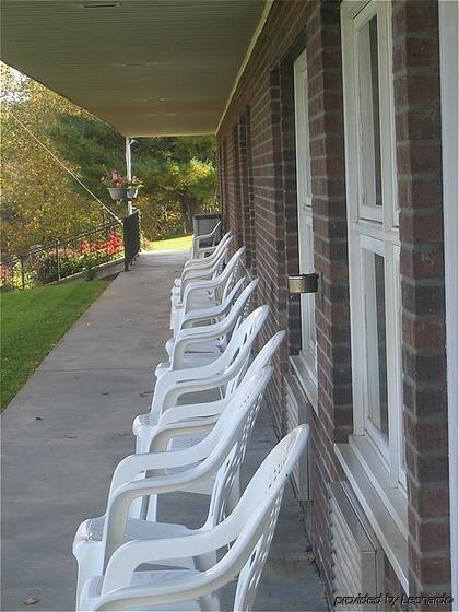 Red Carpet Inn On The Lake - Oneonta Facilidades foto