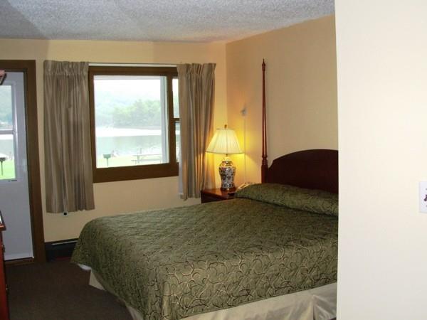 Red Carpet Inn On The Lake - Oneonta Habitación foto