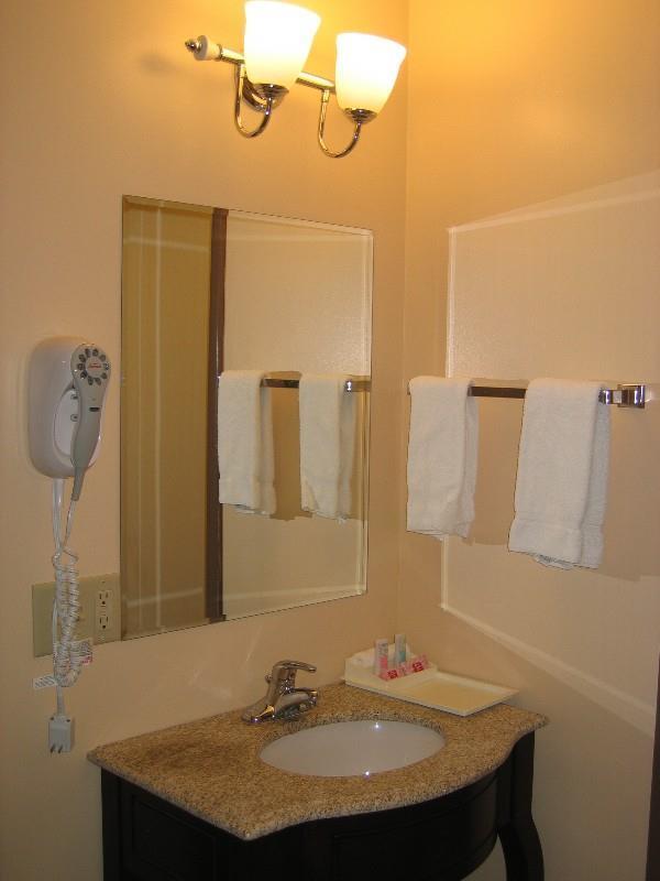 Red Carpet Inn On The Lake - Oneonta Habitación foto