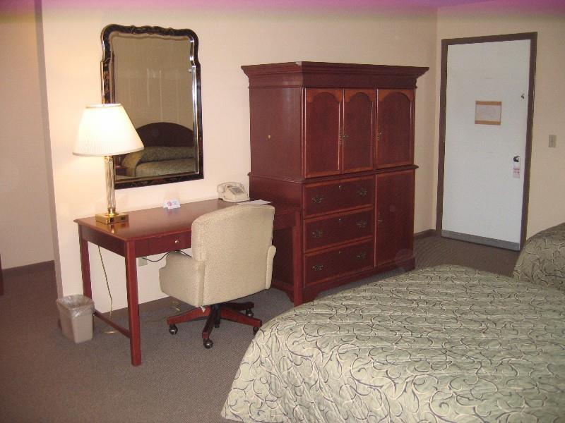 Red Carpet Inn On The Lake - Oneonta Habitación foto