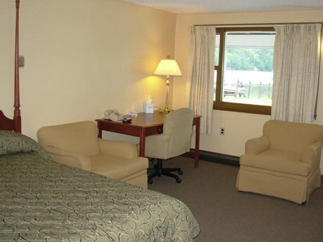 Red Carpet Inn On The Lake - Oneonta Habitación foto