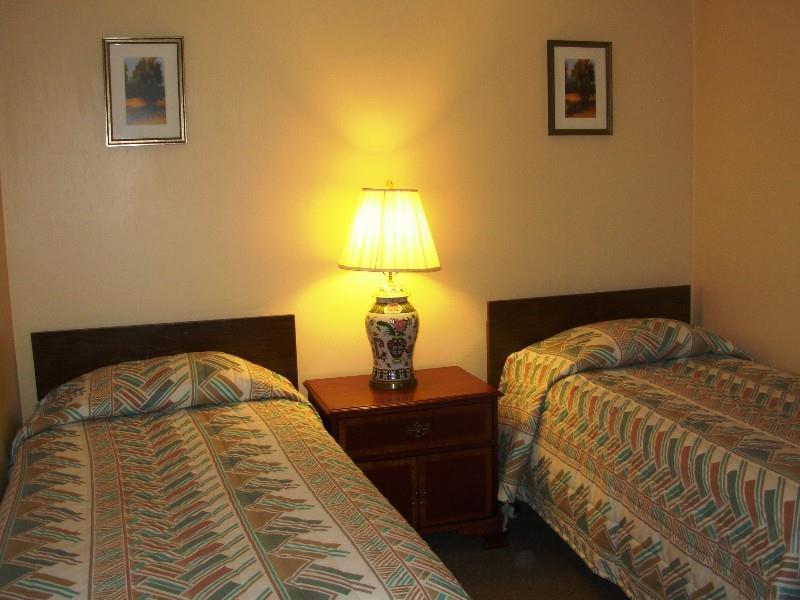 Red Carpet Inn On The Lake - Oneonta Habitación foto
