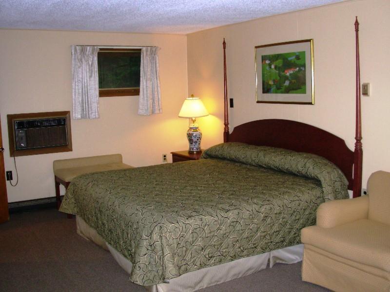 Red Carpet Inn On The Lake - Oneonta Habitación foto