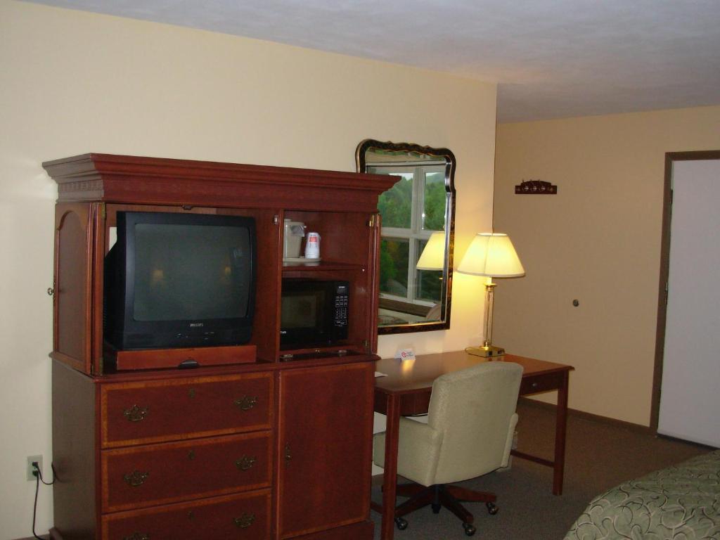 Red Carpet Inn On The Lake - Oneonta Habitación foto