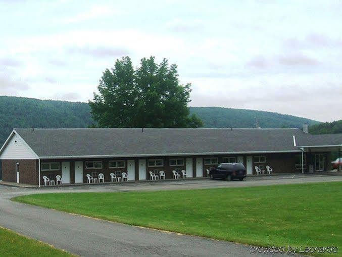 Red Carpet Inn On The Lake - Oneonta Exterior foto