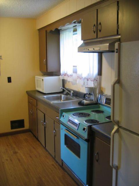 Red Carpet Inn On The Lake - Oneonta Habitación foto