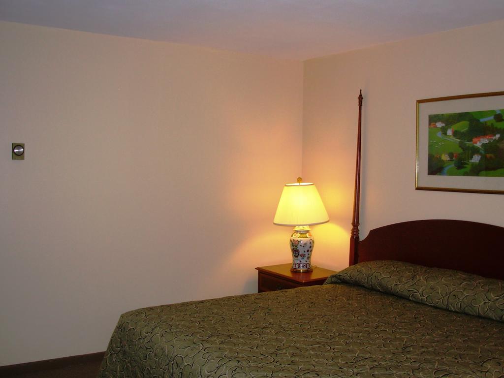 Red Carpet Inn On The Lake - Oneonta Exterior foto