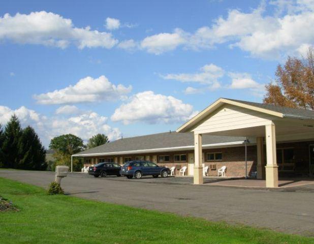 Red Carpet Inn On The Lake - Oneonta Exterior foto